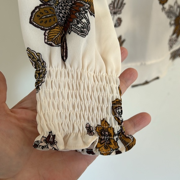 Maurices LIKE NEW Long Sleeve Floral Blouse - Picture 6 of 6